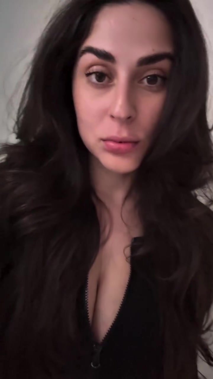 PrincessFromBabylon Onlyfans showing off her big boobs!!!