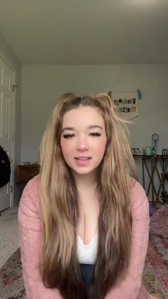 Baylen Dupree New Video Showing Off Her Big Breasts