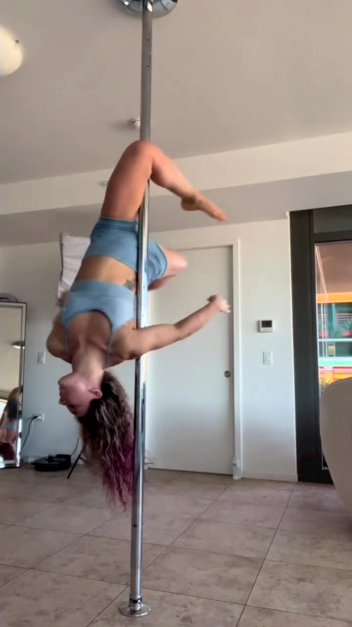 Vanessa Demopoulos – Sexy Pole Dancing Video