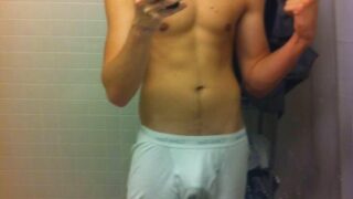 Dylan Sprouse Goes Nude And Shows Off His Big Penis