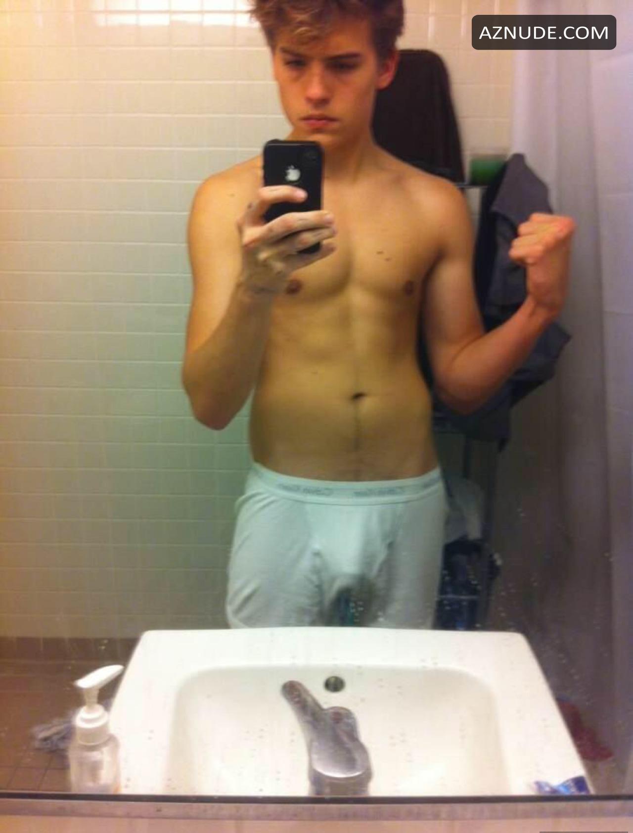 Dylan Sprouse Goes Nude And Shows Off His Big Penis