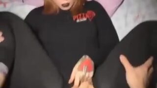 Brujita Roja – The Pizza Delivery Girl Gets Fucked By A Customer