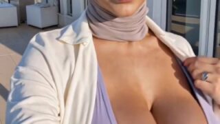 Sarah Albarcha – Beautiful Angel Shows Off Her Huge Boobs