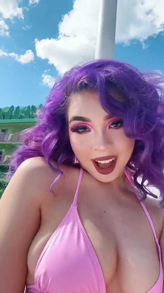 MaryRoseLiven Onlyfans Shows Off Her Big Breasts