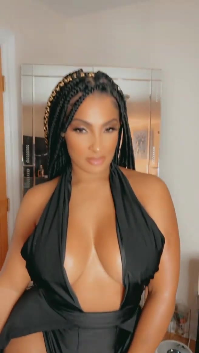 RealAimeeO Onlyfans Showing Off Her Hot Body